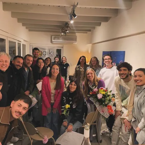 Foto grupal del primer Gaiki Pop Up en Mendoza junto al equipo de La Sobremesa.